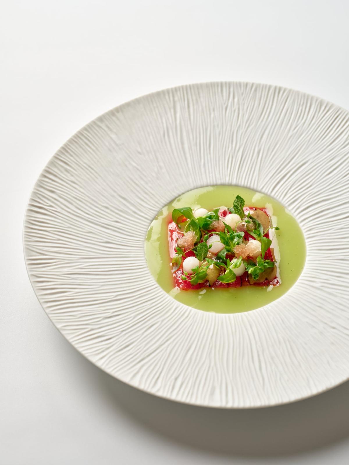 Carpaccio de pastèque, fenouil en gaspacho, raifort © Julie Limont