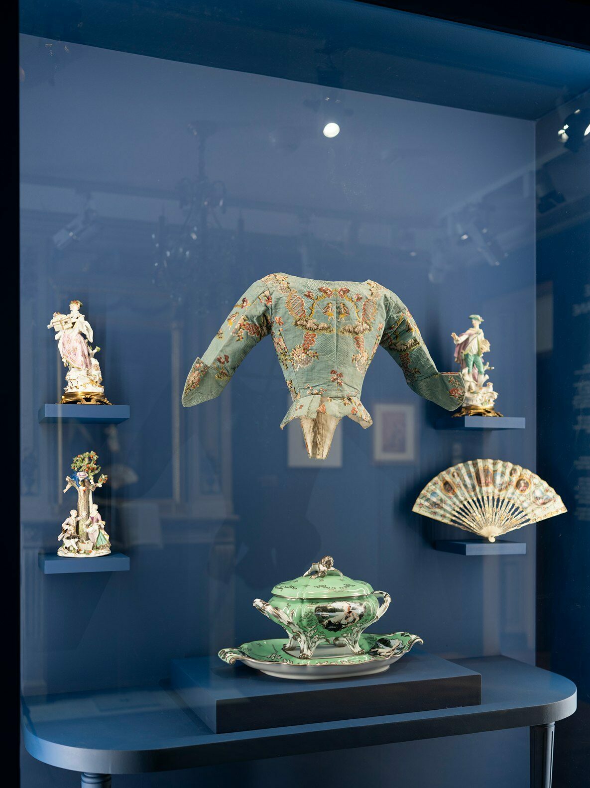Corps à baleines et accessoires de mode du XVIIIe siècle © Musée Cognacq-Jay