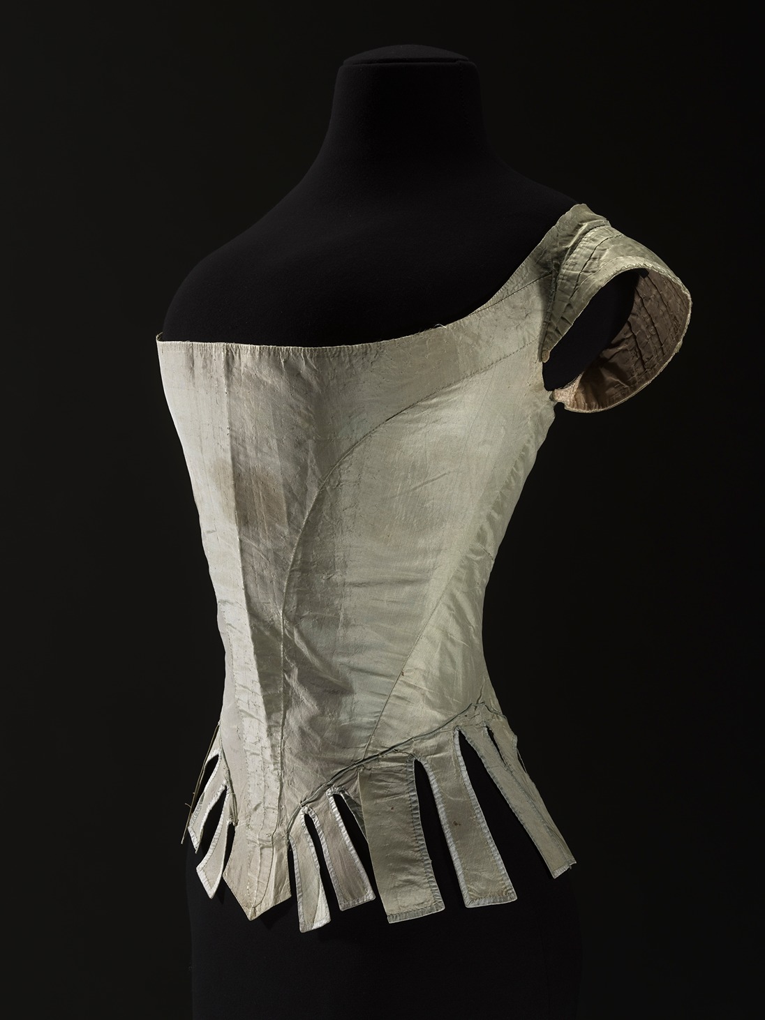 Corset attribué à Marie-Antoinette présenté au Palais Galliera © Palais Galliera