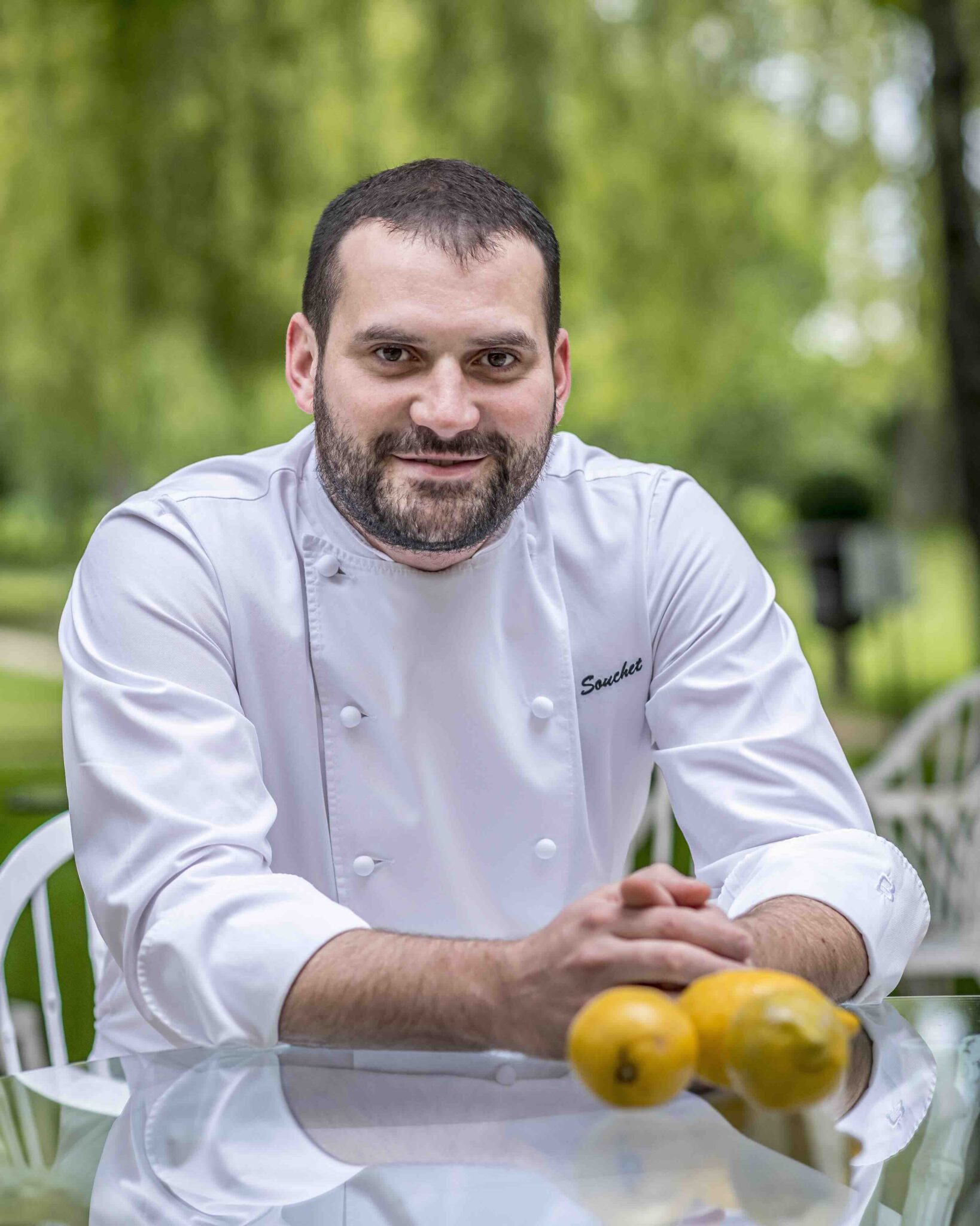Le chef Hugo Souchet, au restaurant l'Orangerie, © Studio Chevojon