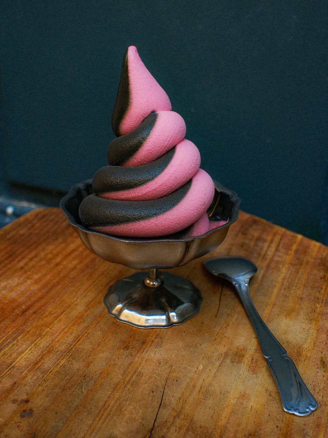 Glace cassis et coco charbon © @emeric_gf