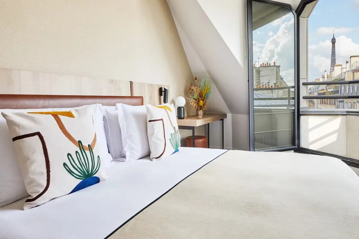 Chambre avec vue sur la Tour Eiffel