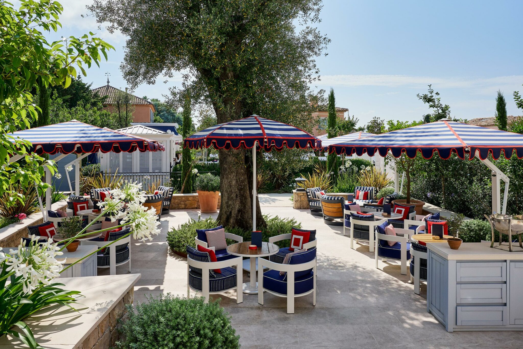 Restaurant AREV Saint-Tropez, hôtel cinq étoiles au style Riviera et yachting chic © AREV Saint-Tropez