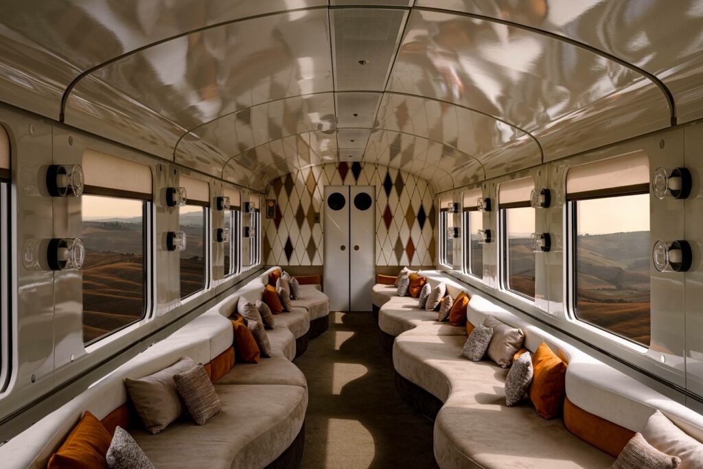 Salon panoramique de l’Orient Express La Dolce Vita © La Dolce Vita Orient Express / Mr Tripper