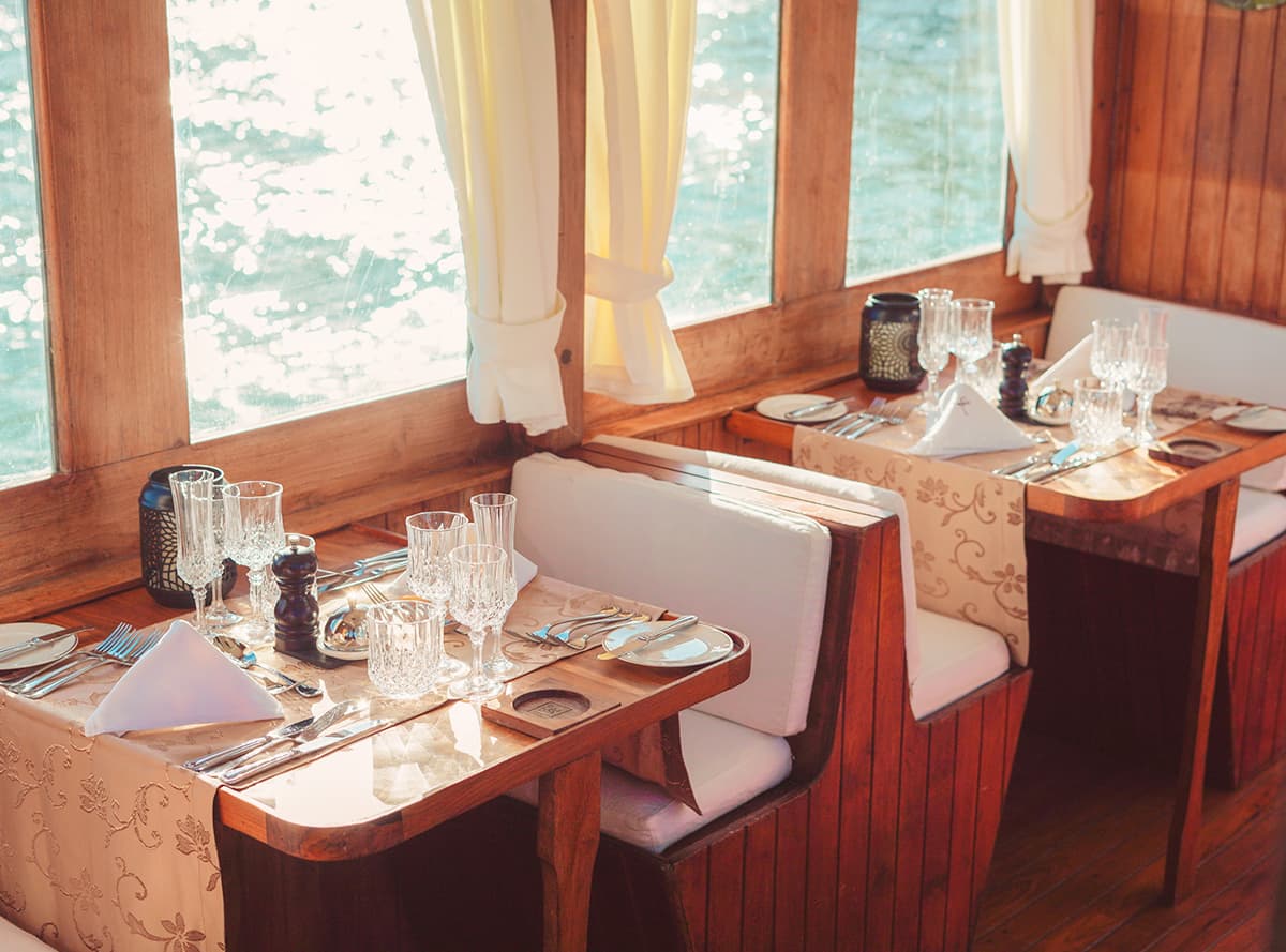 Dîner au restaurant de l'hôtel © La Maison 20 Degrés Sud