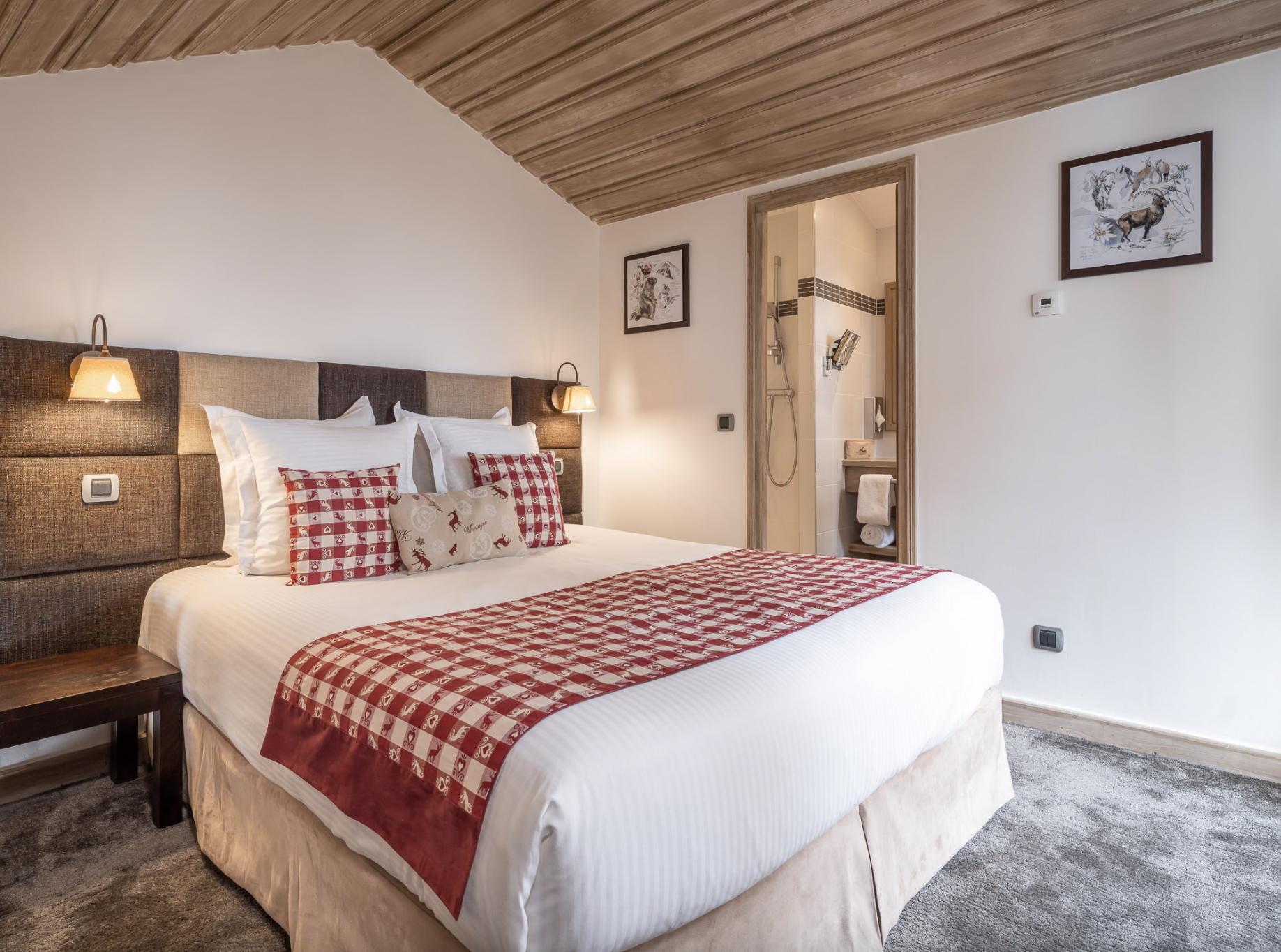 Une des chambres cosy de La Chaudanne à Méribel © La Chaudanne