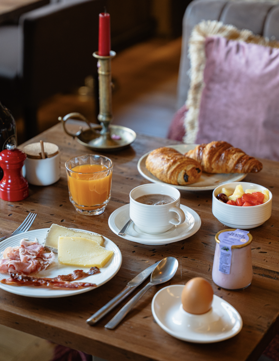 Le petit déjeuner à La Chaudanne © DR