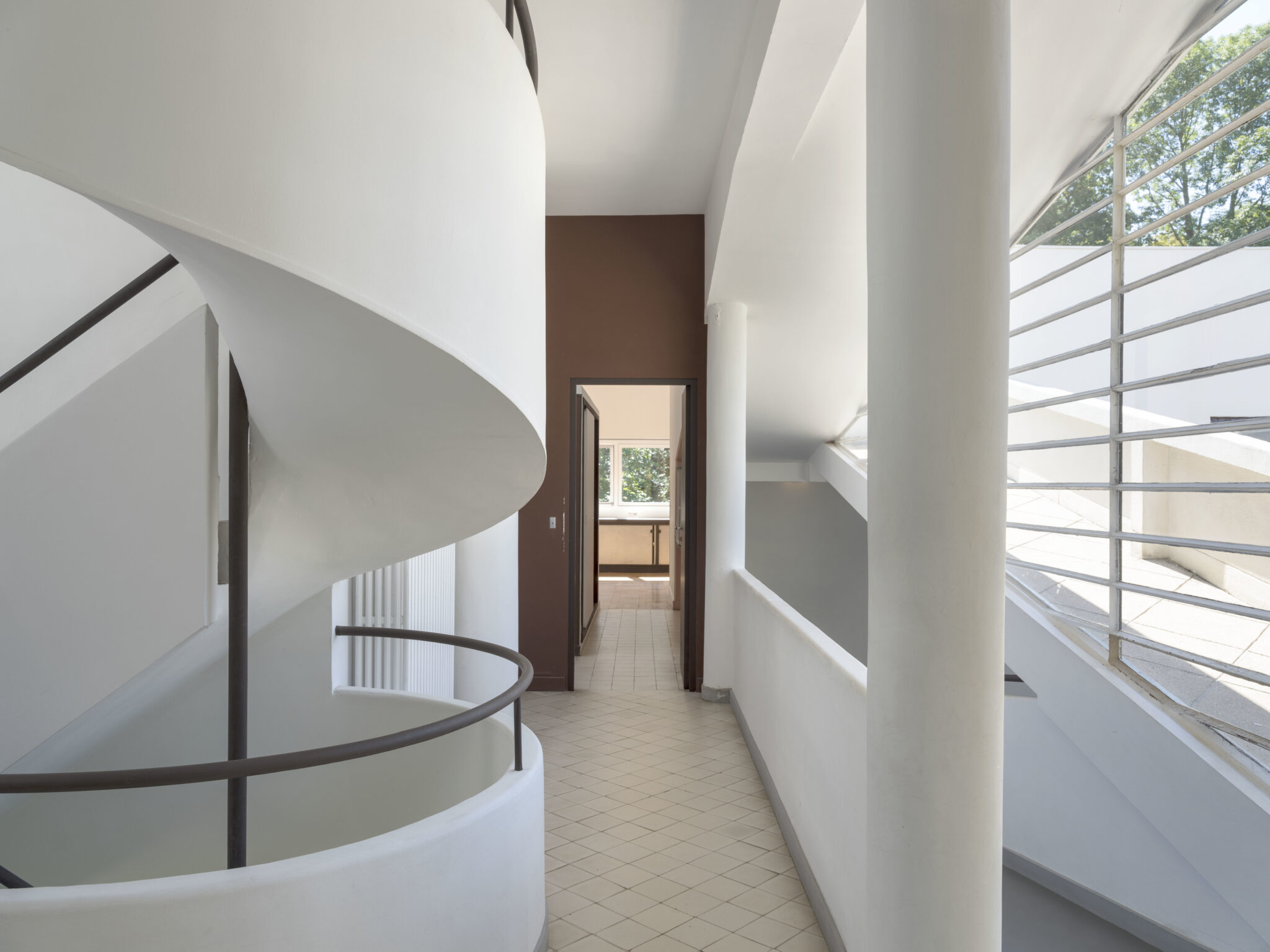 La villa Savoye, couloirs © FLC-ADAGP, Céline Clanet, Centre des monuments nationaux, 2026