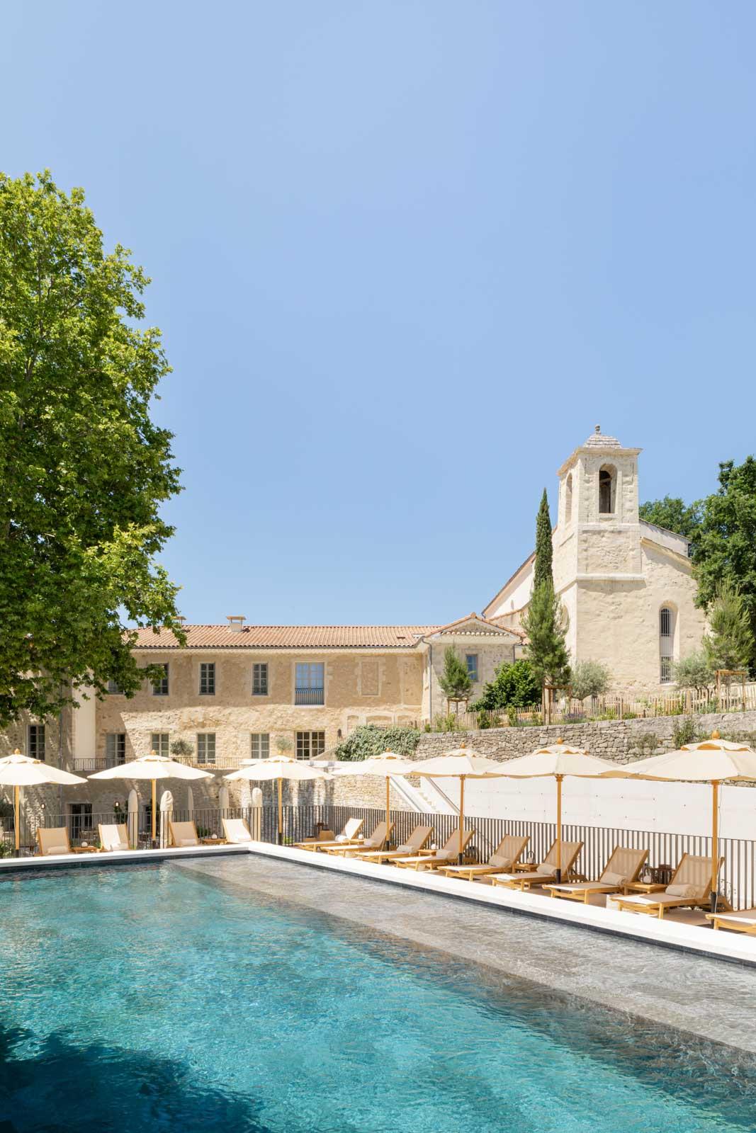 La piscine extérieure de l'hôtel © Think Utopia Deplanta