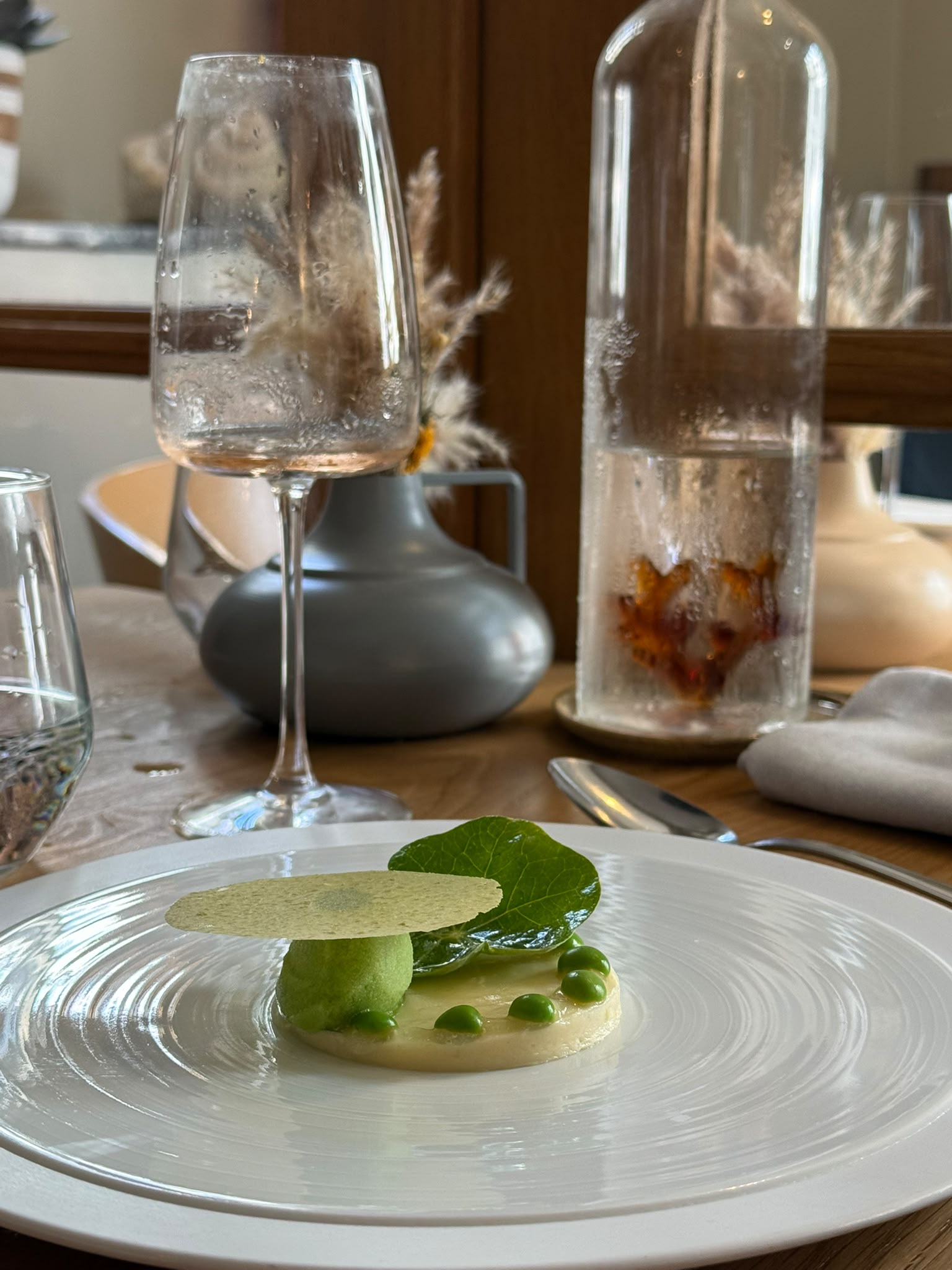 Recette petits pois, coco et tagète en dessert par le chef Edgar Bosquez pour l’Ekume Marseille © DR