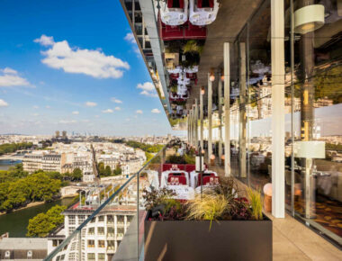 Où déjeuner avec vue sur la Tour Eiffel à Paris ?