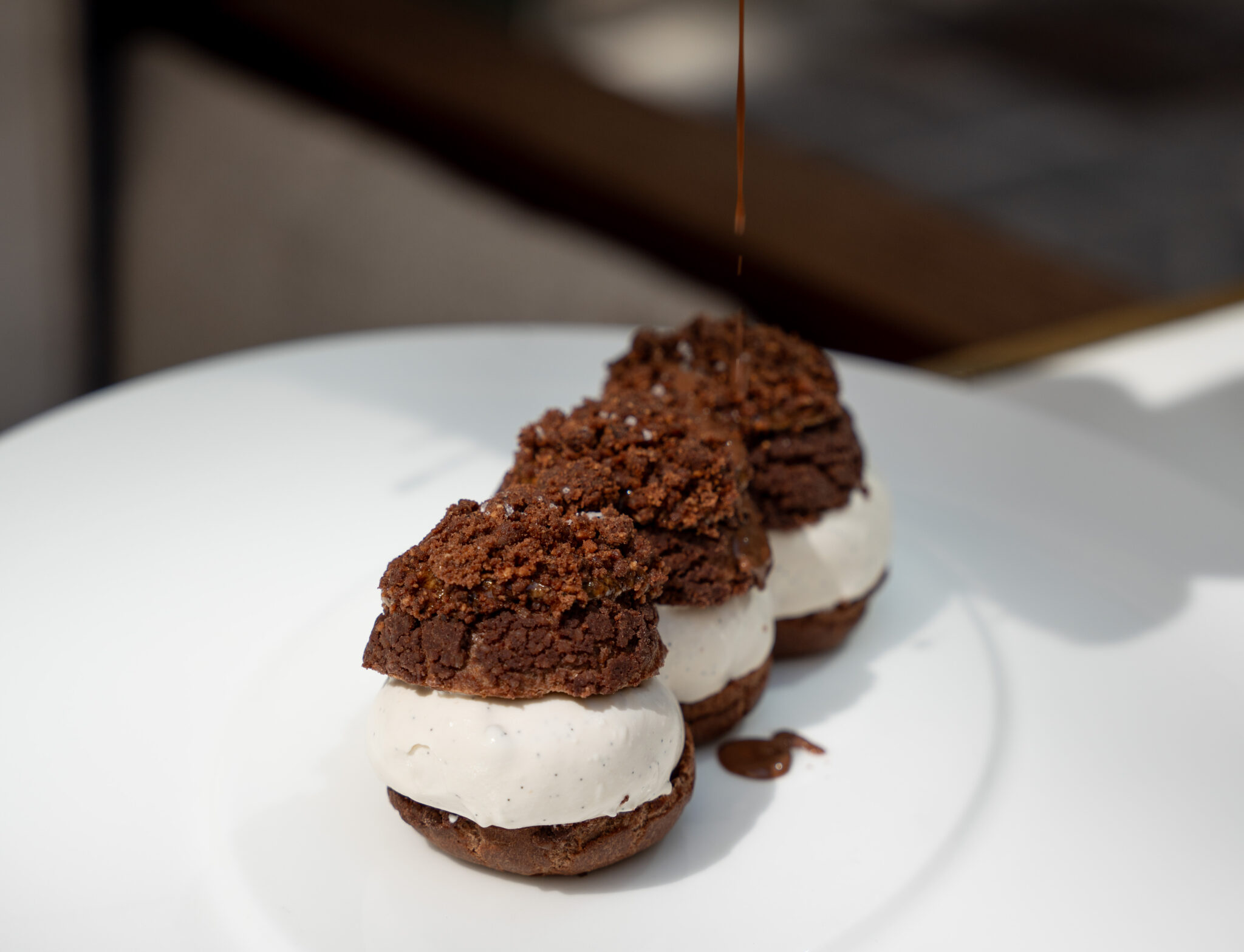 Les profiteroles de la Maison Delano à Paris © Roxane Fane