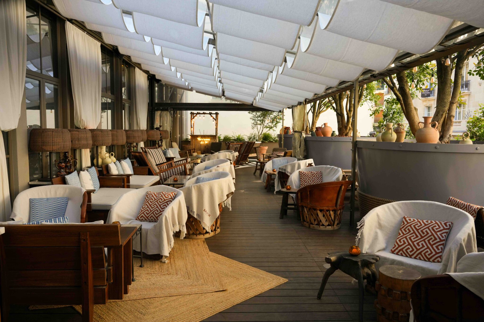 La terrasse de l'hôtel à Paris Le Brach © AZILIZ