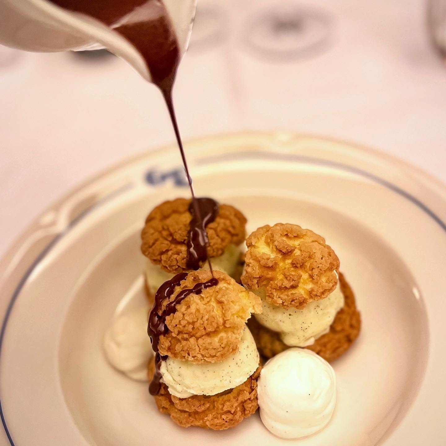 Les profiteroles de la Grande Brasserie © Grande Brasserie