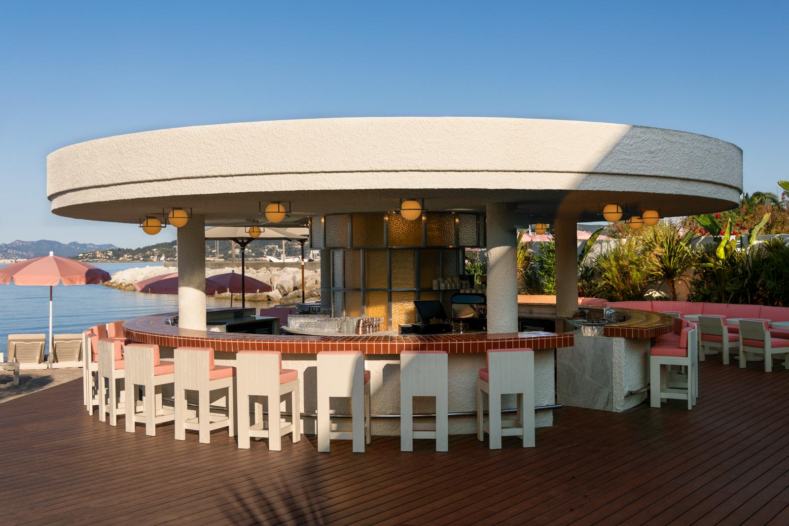 L'hôtel de luxe Cap d'Antibes Beach Hotel © JulieCharvin, CdeSaint-Exupéry, ACouroyer