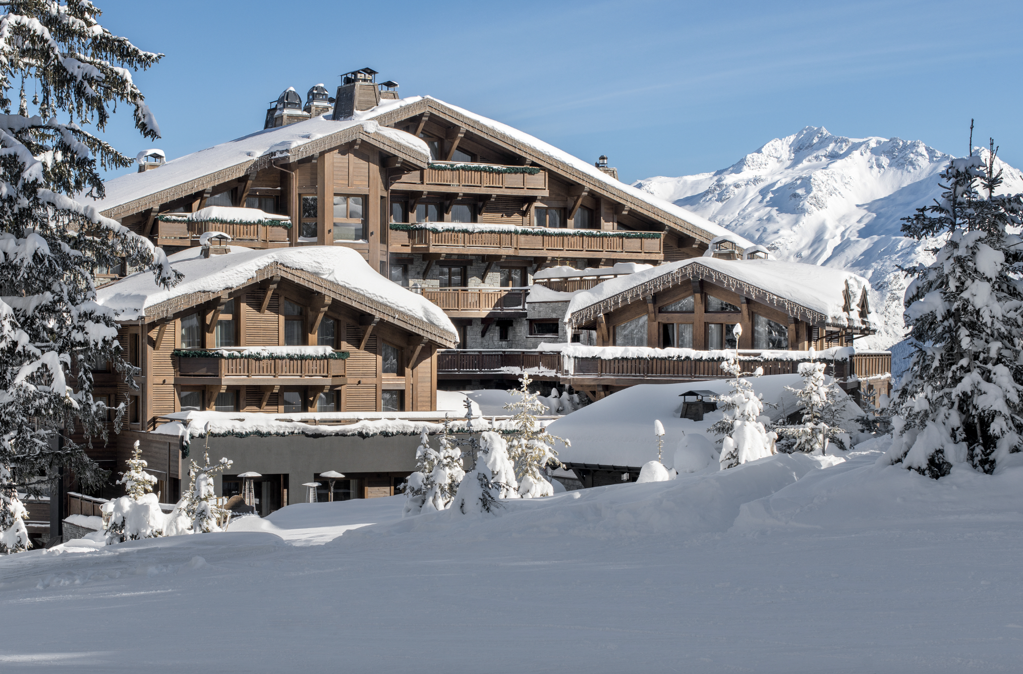 Parmi les plus beaux hôtels de Courchevel, le mythique Fouquet's Courchevel © Fouquet's Courchevel