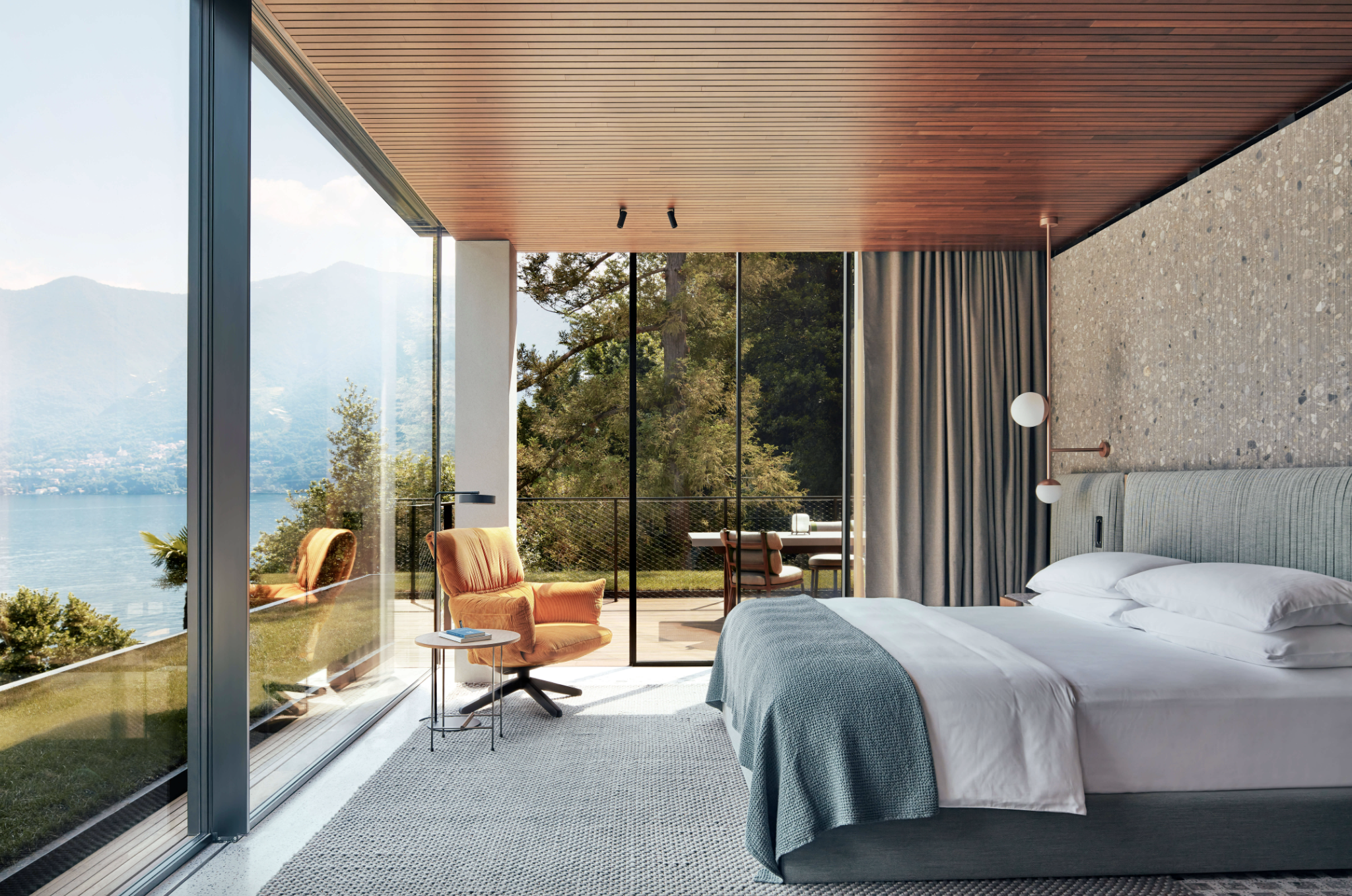 Une des suites de l'hôtel face au lac © Un des plus beaux hôtels du Lac de Côme © Il Sereno Lago di Como
