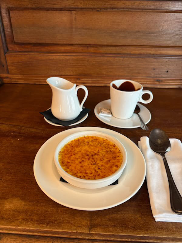 La crème brûlée simple et très réussie du Bourguignon du Marais © Bourguignon du Marais