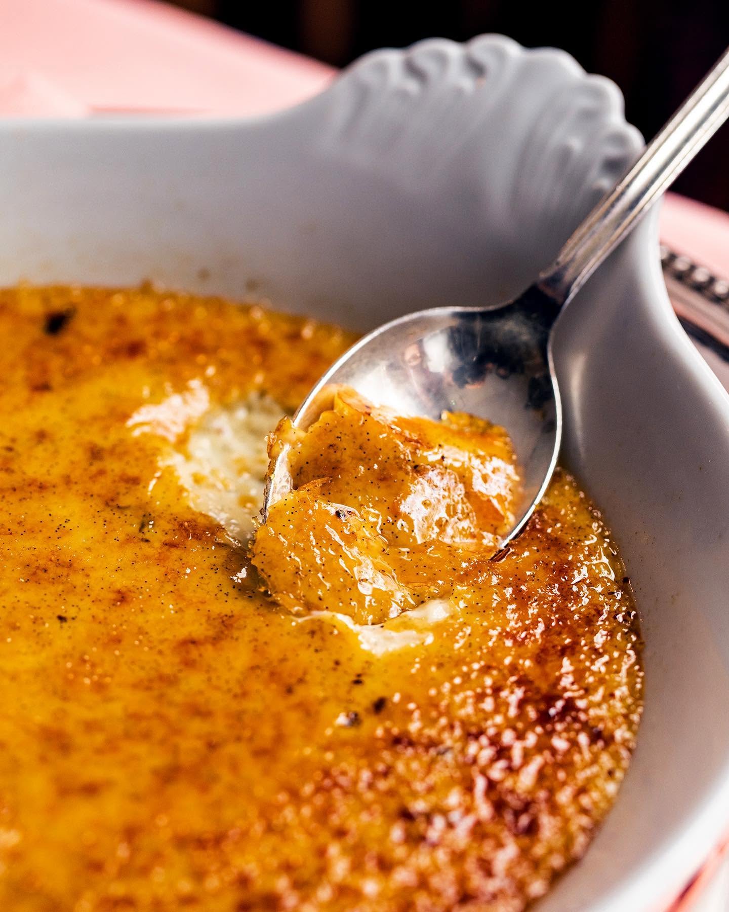 La mythique crème brûlée de la Poule au Pot © La Poule au Pot