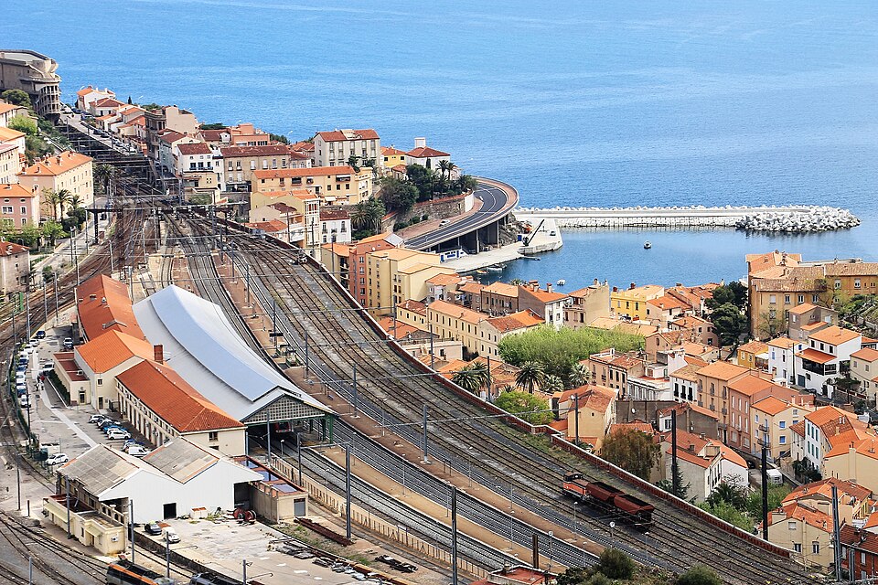 Vue sur la gare de Cerbere © Jordi Verdugo