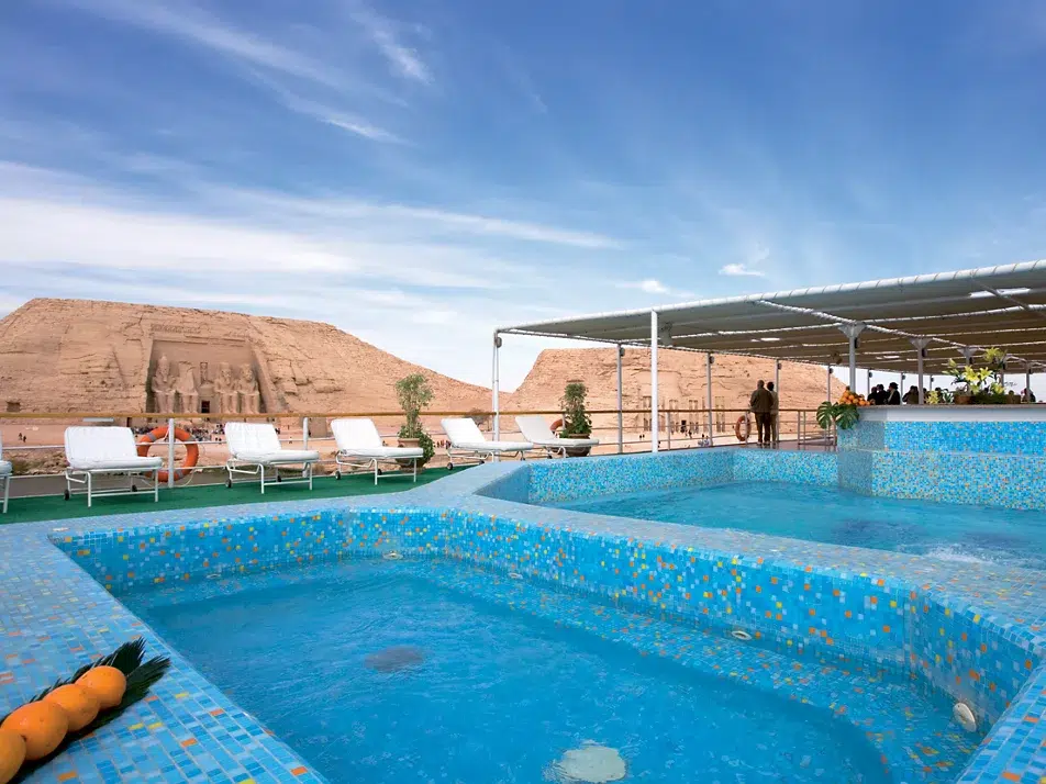 La piscine du bateau de croisière © Mövenpick Prince Abbas