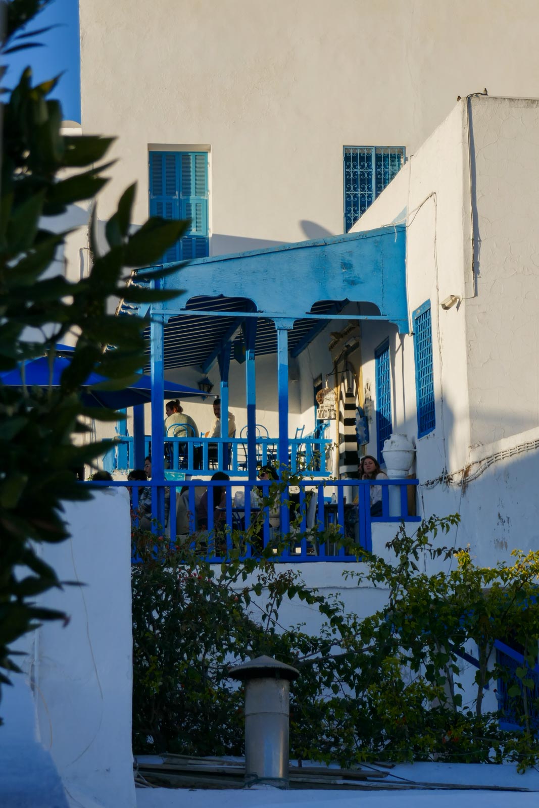 Dans les rues de Sidi Bou Saïd à Tunis © Pierre Gunther