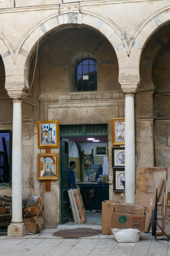 Dans les rues du quartier de la Médina à Tunis © Pierre Gunther