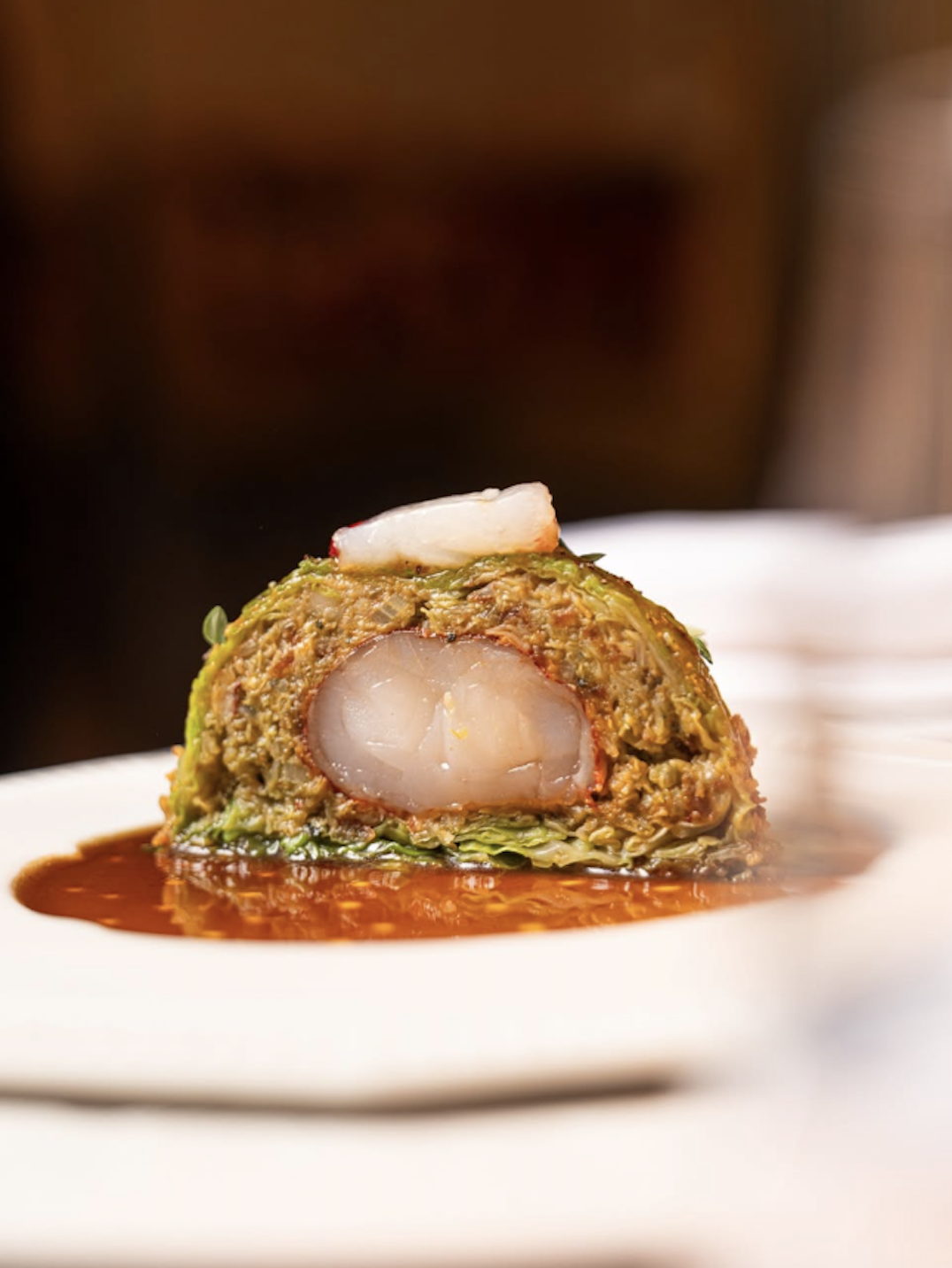 Où manger du homard à Paris ? Dans la brasserie très chic du Cheval Blanc © Le Tout-Paris