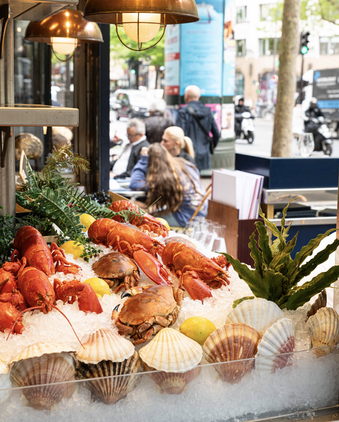 Où manger du homard à Paris ? Sauce béarnaise au Grand Café Capucines © Le Grand Café Capucines