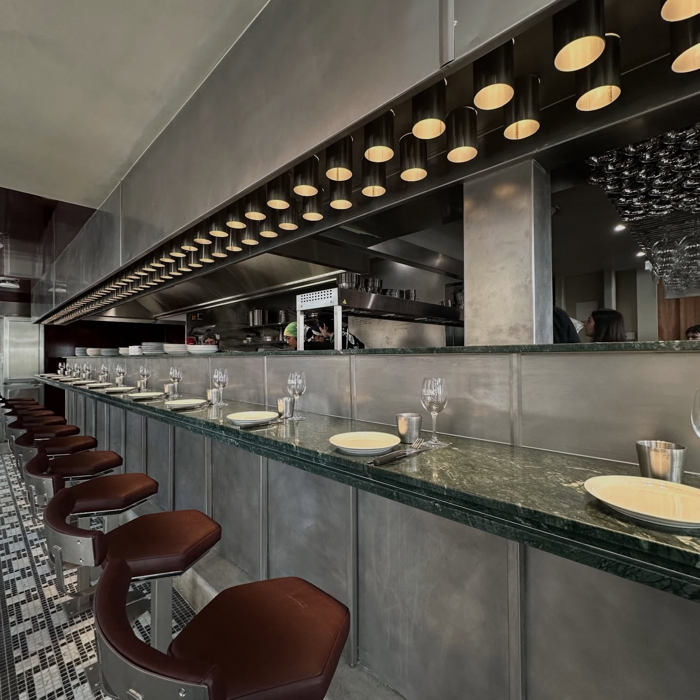 Le comptoir brutaliste de Fellows Saint Germain © Fellows