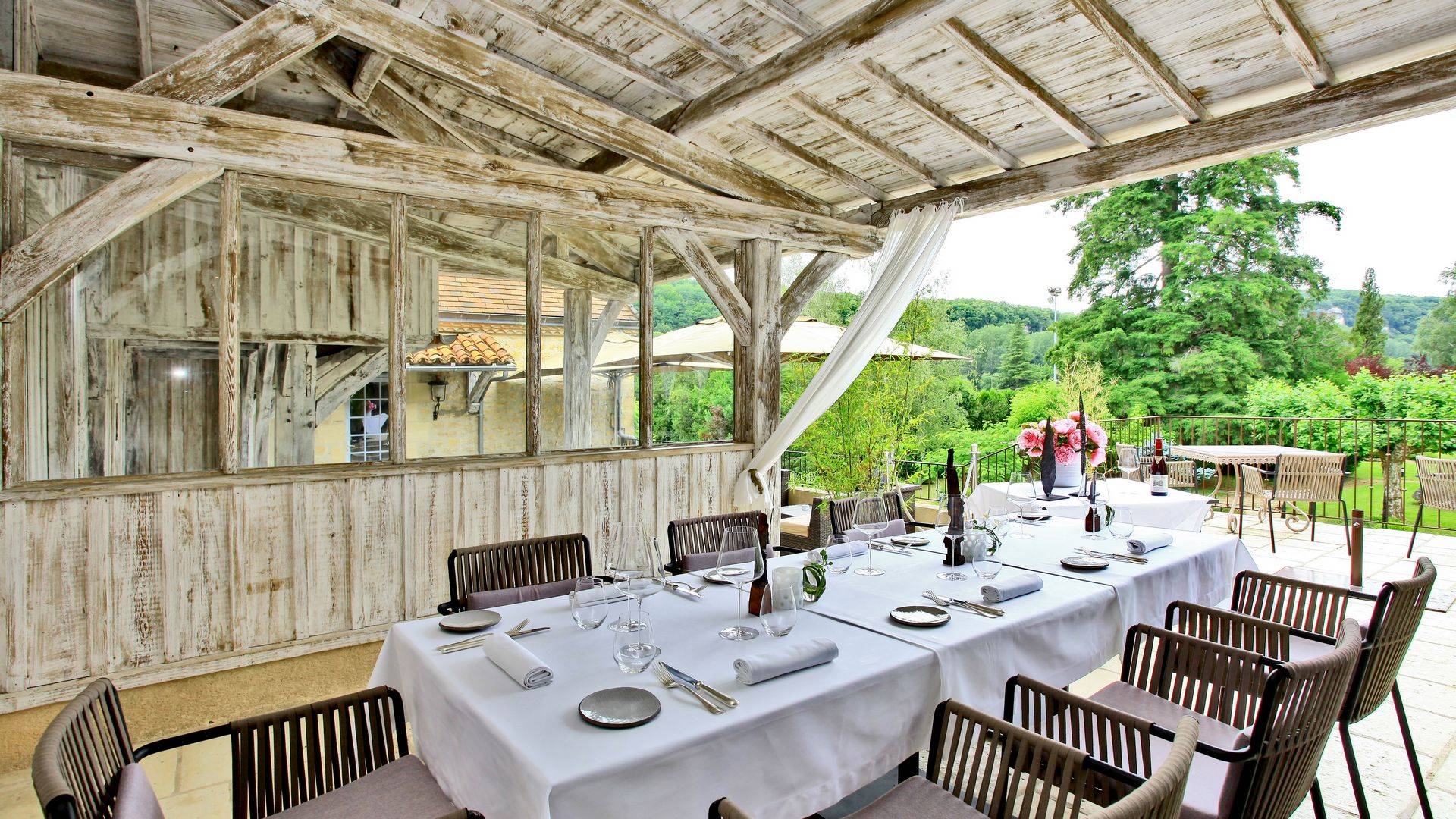 La terrasse du restaurant Les Eyzies © Les Glycines